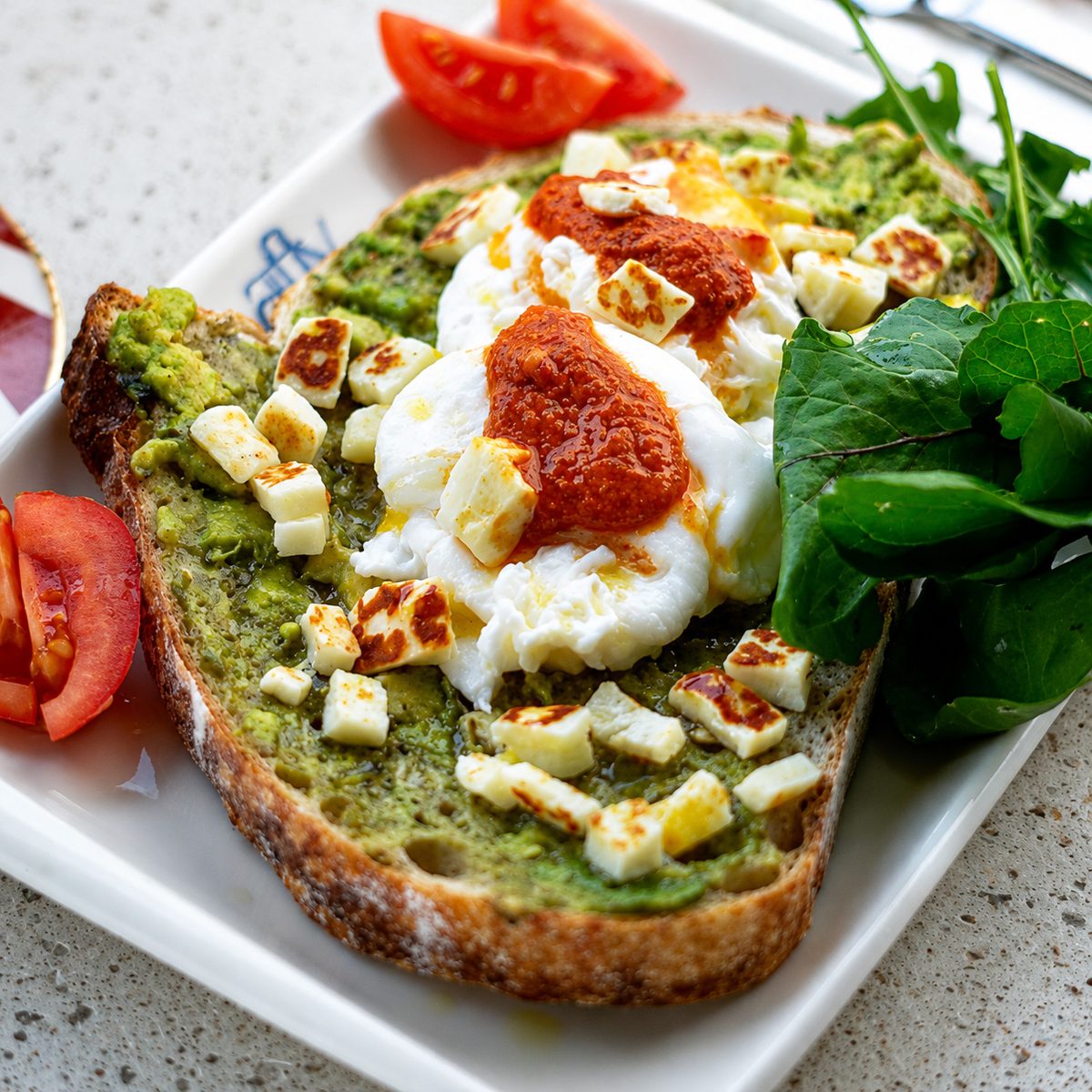 Ekmek Üstü Avokado Poşe Yumurta